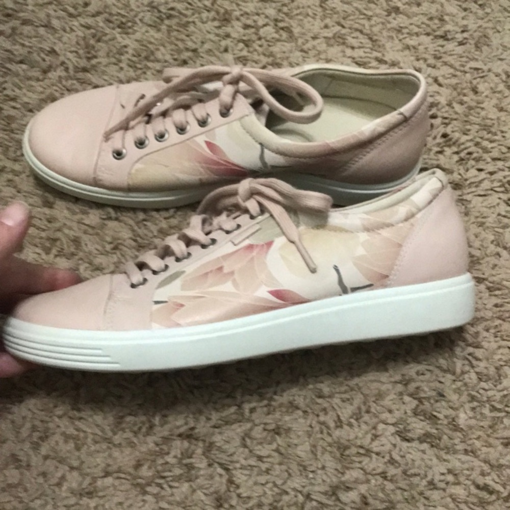 Floral shoes - Picture 2 of 3